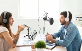 como crear podcast corporativo